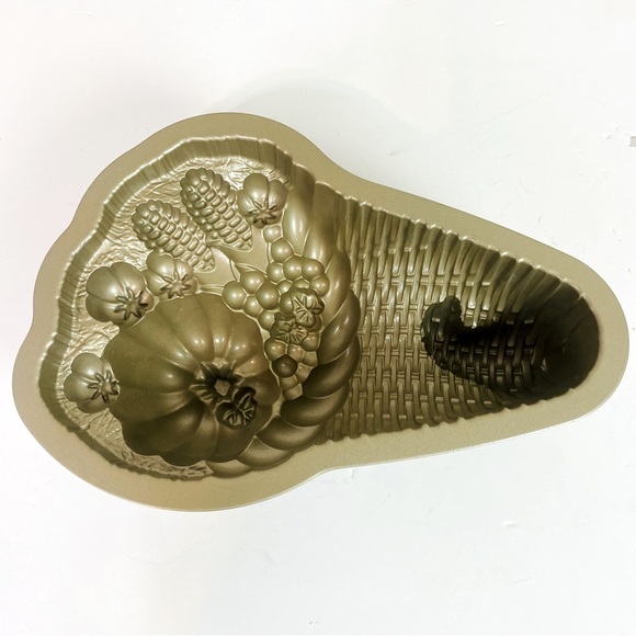 Nordic Ware Cornucopia Cast Aluminum Cake Pan - Picture 4 of 6